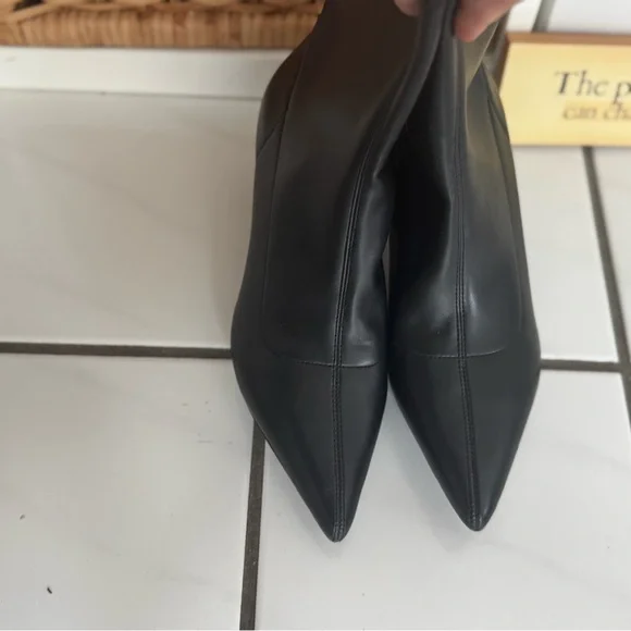 Abound Black Pointed Toe Kitten Heel Boots – Size 7MMinimalist Ankle Booties Heeled Boots